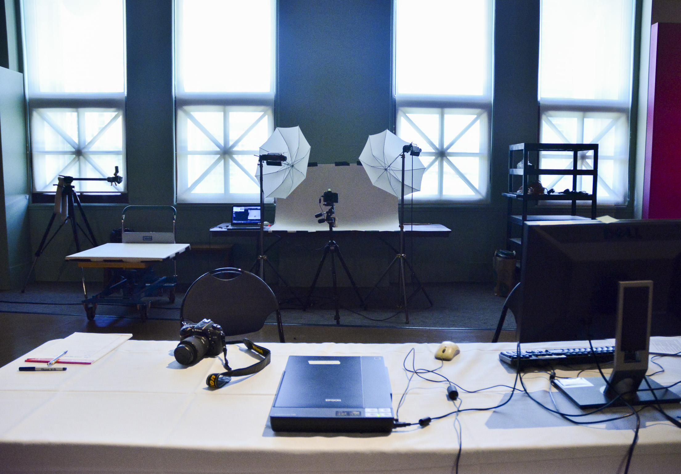 Scanning and photography set up (c) Field Museum of Natural History - CC BY-NC 4.0